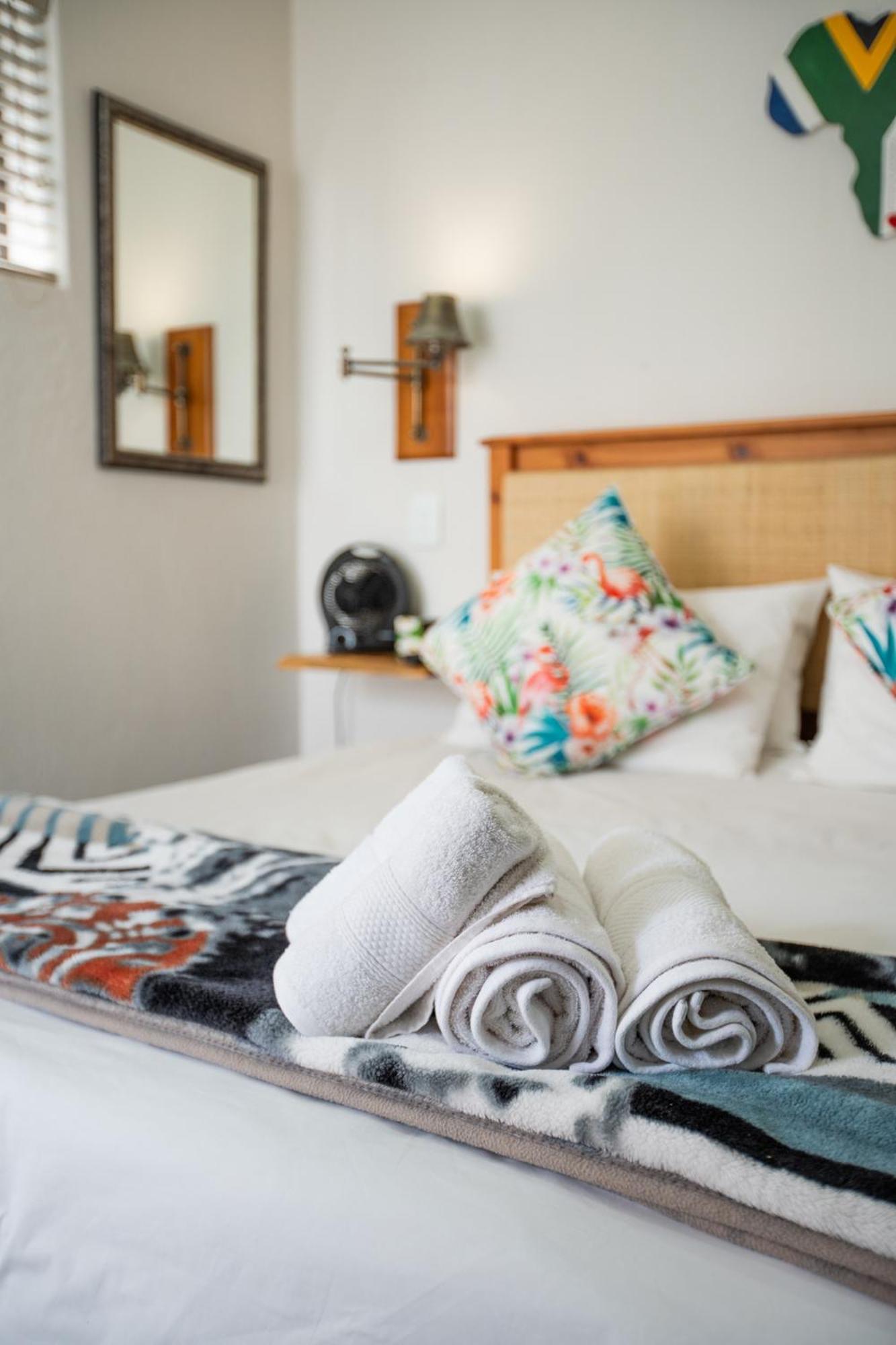 Atsupers Accommodation Jeffreys Bay Bagian luar foto